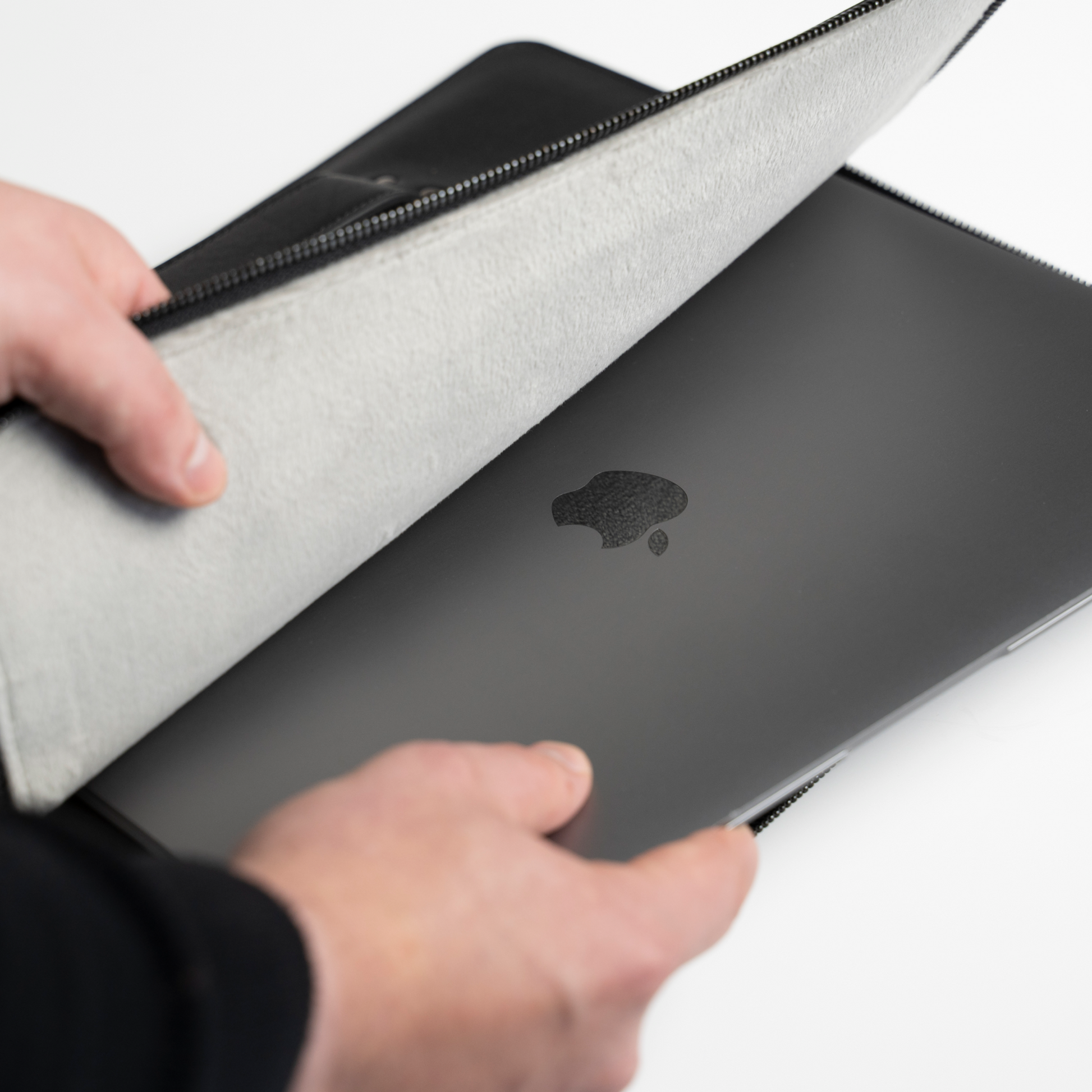 Minimal Leather MacBook Sleeve Black ULX