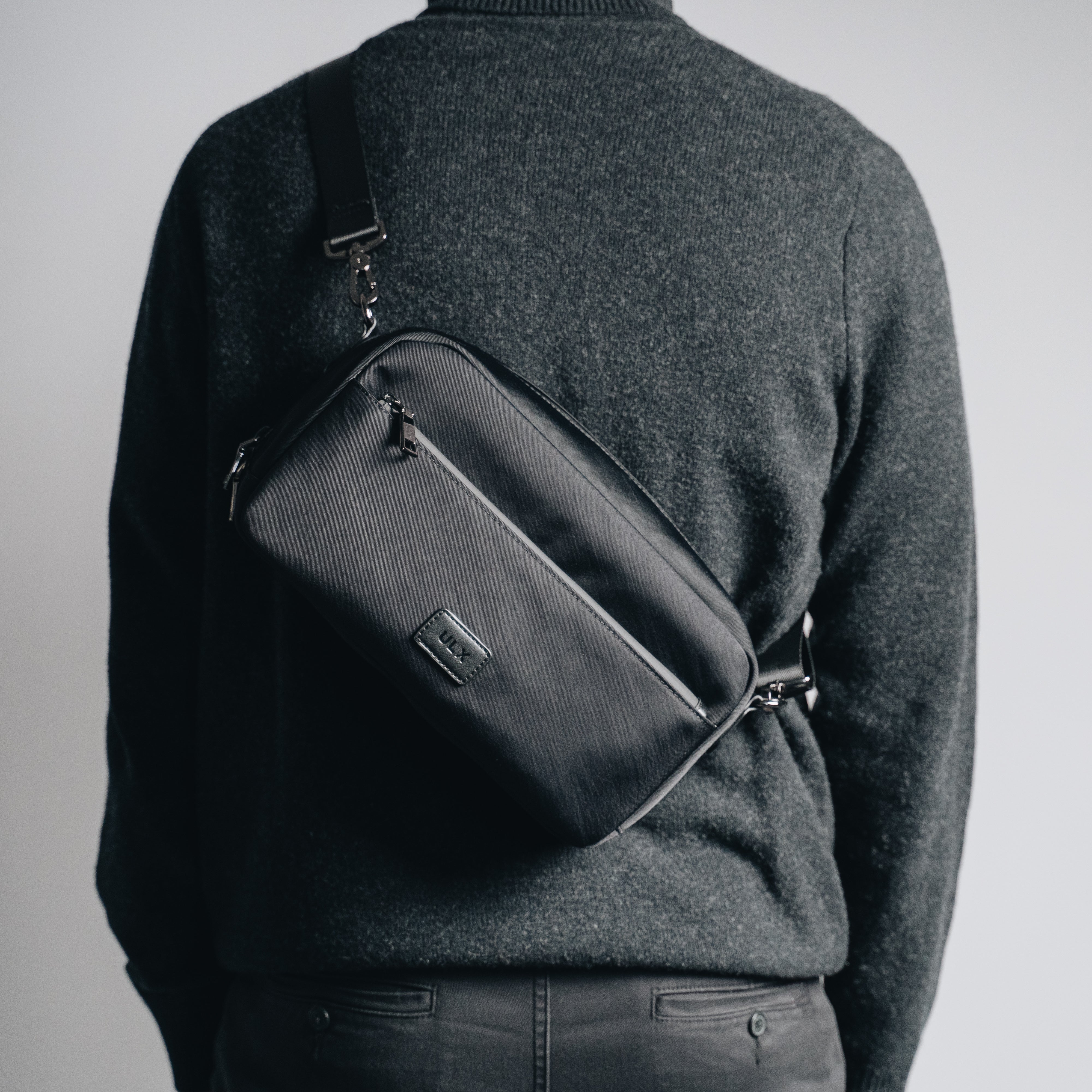 Unisex Crossbody Sports Sling Messenger Bag – Horizontal – Arham Smart